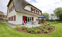 Schönes Ferienhaus in Boltenhagen mit Terrasse, Grill und Garten