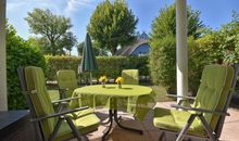 Geräumiges und liebevoll eingerichtetes Ferienhaus für bis zu zehn Personen mit Terrasse und Grill im Garten