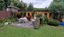 Geräumiges und liebevoll eingerichtetes Ferienhaus für bis zu zehn Personen mit Terrasse und Grill im Garten