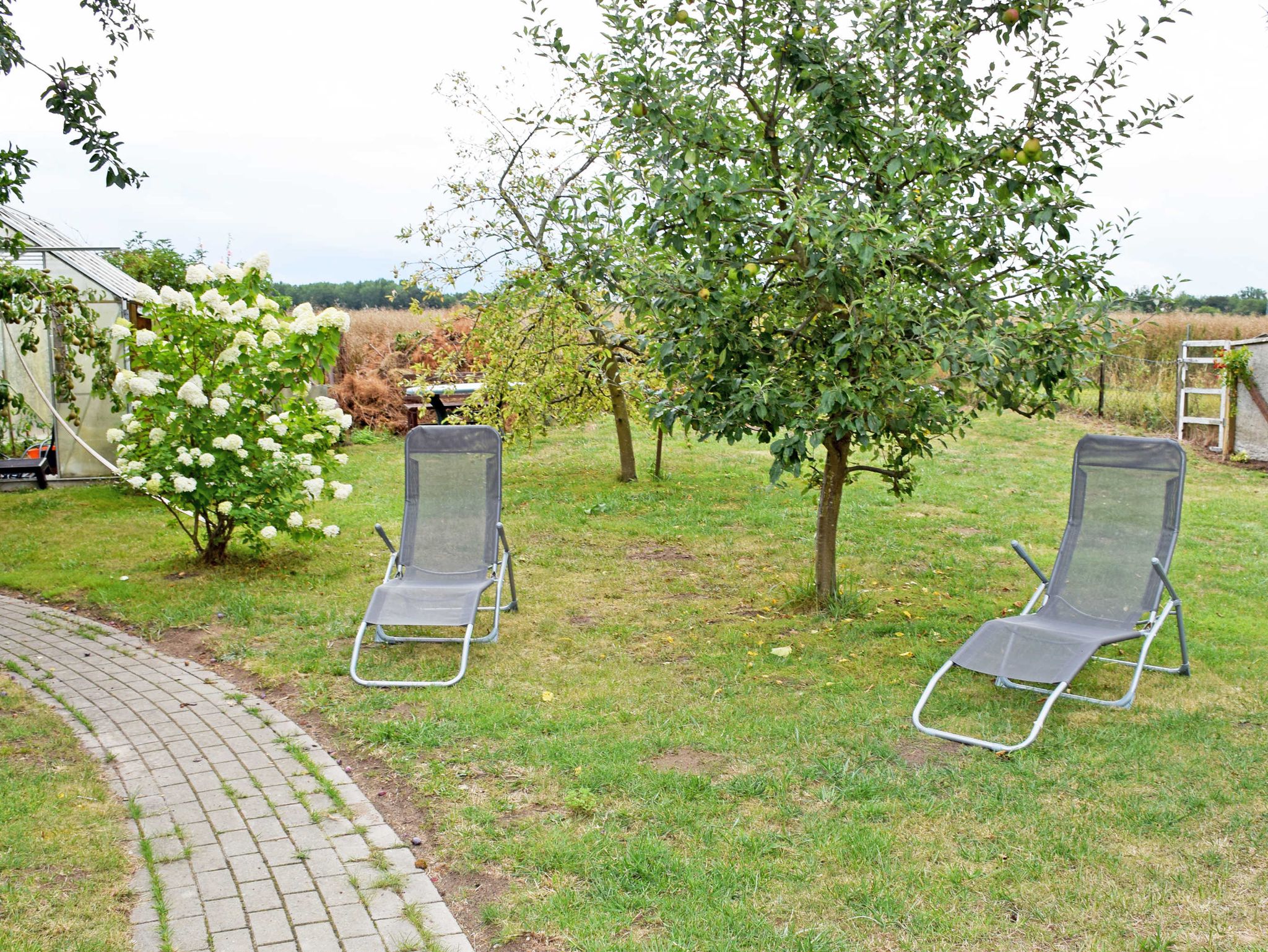 Rosengarten mit Springbrunnen