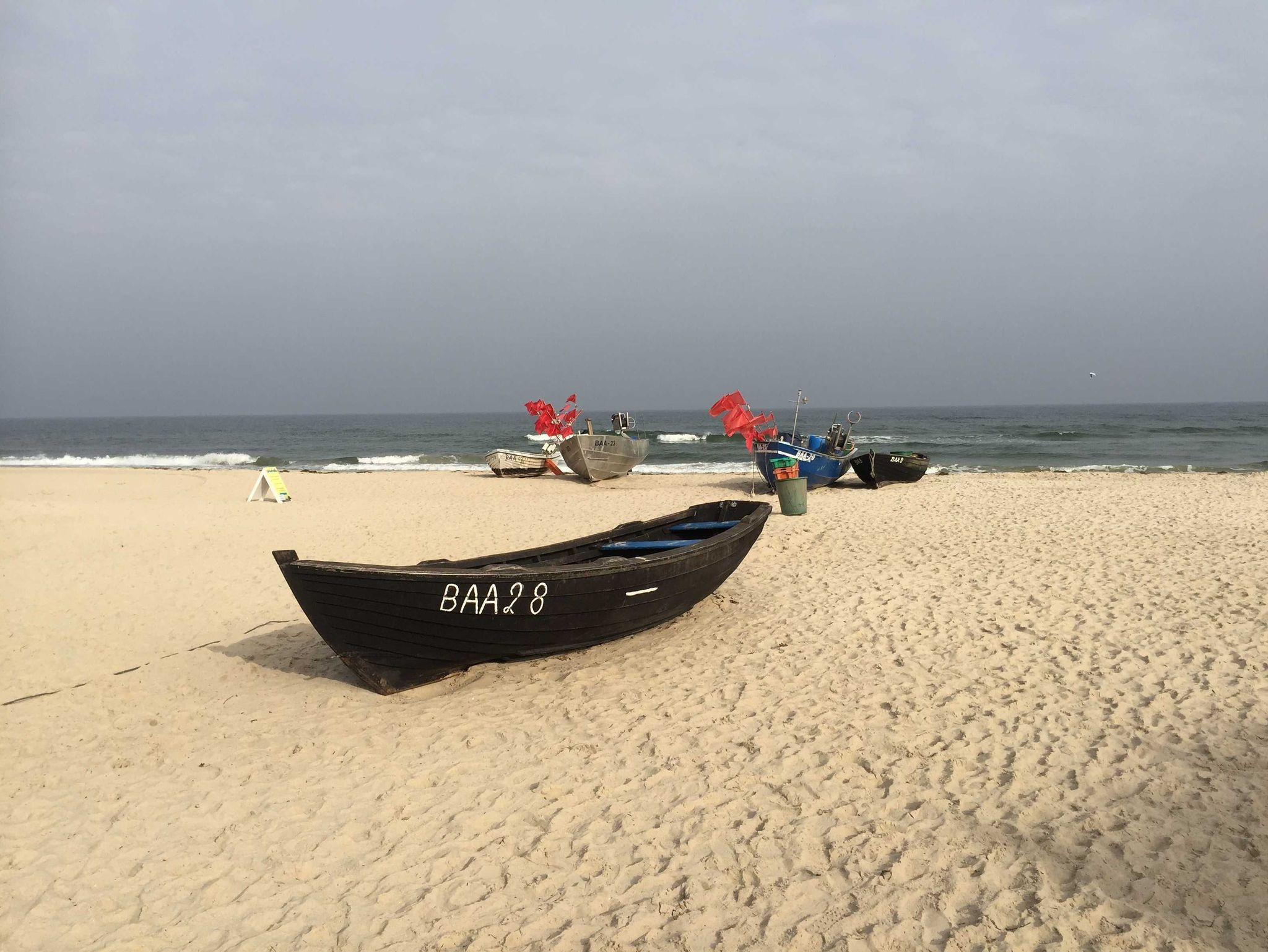 Strand mit Fischerboot