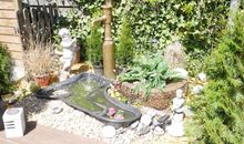 Garten mit kleinem Brunnen