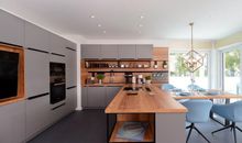 Strandvilla Gezeiten Penthouse-integrierte Küche und Essbereich