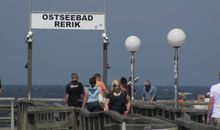 Urlauberdorf 50a - Blick auf den Essbereich mit Kaminofen