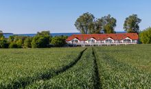 Möblierte Gartensitzecke mit Grill