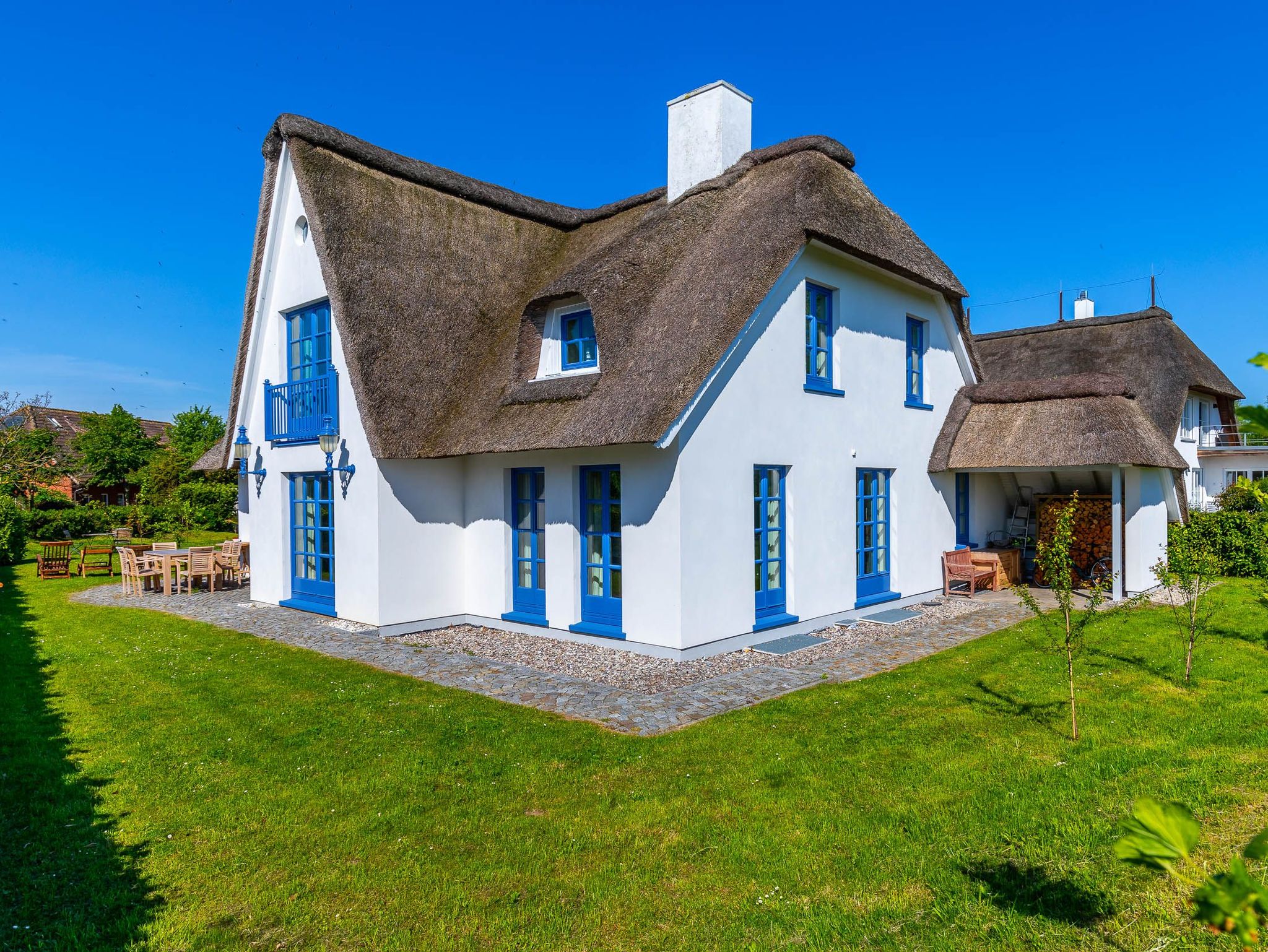 Reetgedecktes Ferienhaus in Ahrenshoop Terrasse