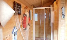 Finnische Sauna mit Dusche