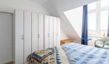 Schlafzimmer Doppelbett Kleiderschrank