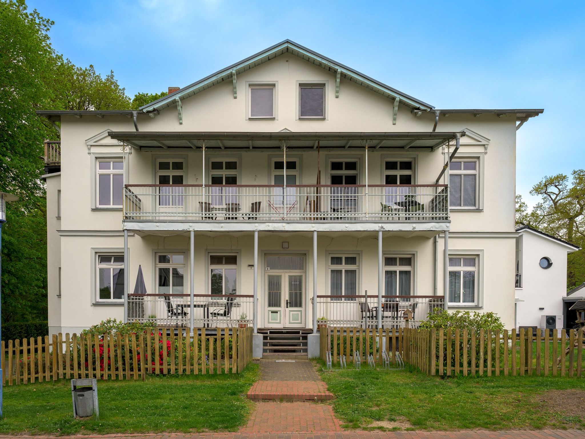 Strandvorplatz - Ostseebad Trassenheide