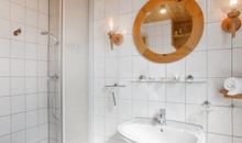 Badezimmer mit Dusche