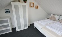 Schlafzimmer mit Doppelbett