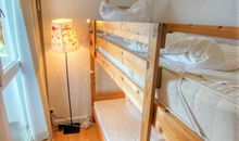 Schlafzimmer mit Doppelbett