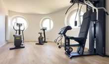 Fitnessraum mit Technogym Geräten  (Haus Turm)