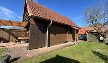 Holzhaus mit überdachter Terrasse