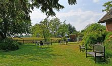 Ferienwohnungen im Landhaus am Deich mit großem Garten