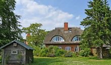 Ferienwohnungen im Landhaus am Deich mit großem Garten