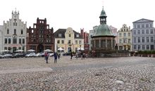 Marktplatz Hansestadt Wismar mit Wasserkunst