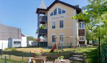 Garten mit Spielplatz