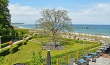 Balkon mit seitlichem Meerblick