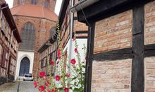 Haus mit Balkon und Terrasse