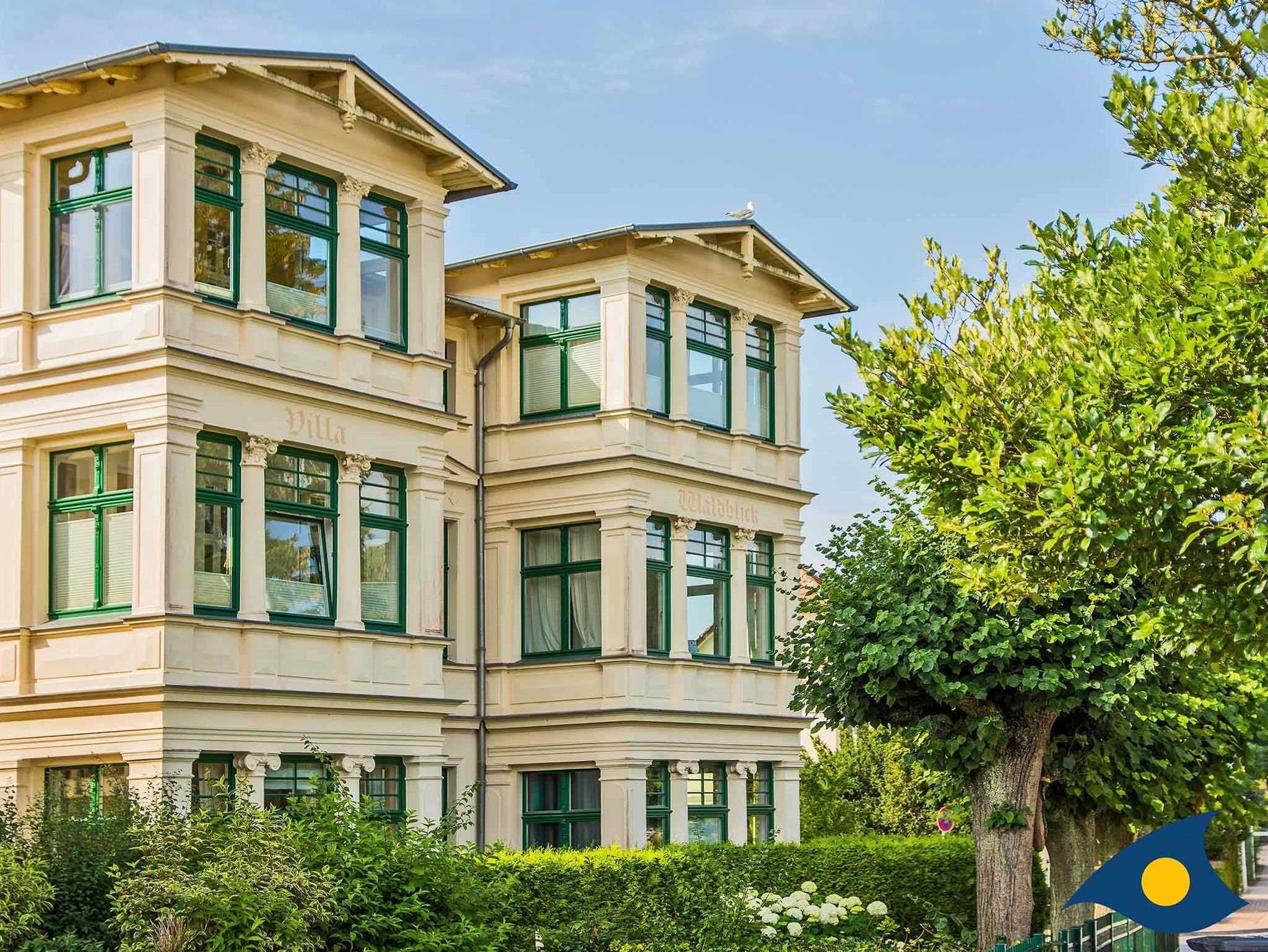 Balkon mit Sitzmöglichkeiten