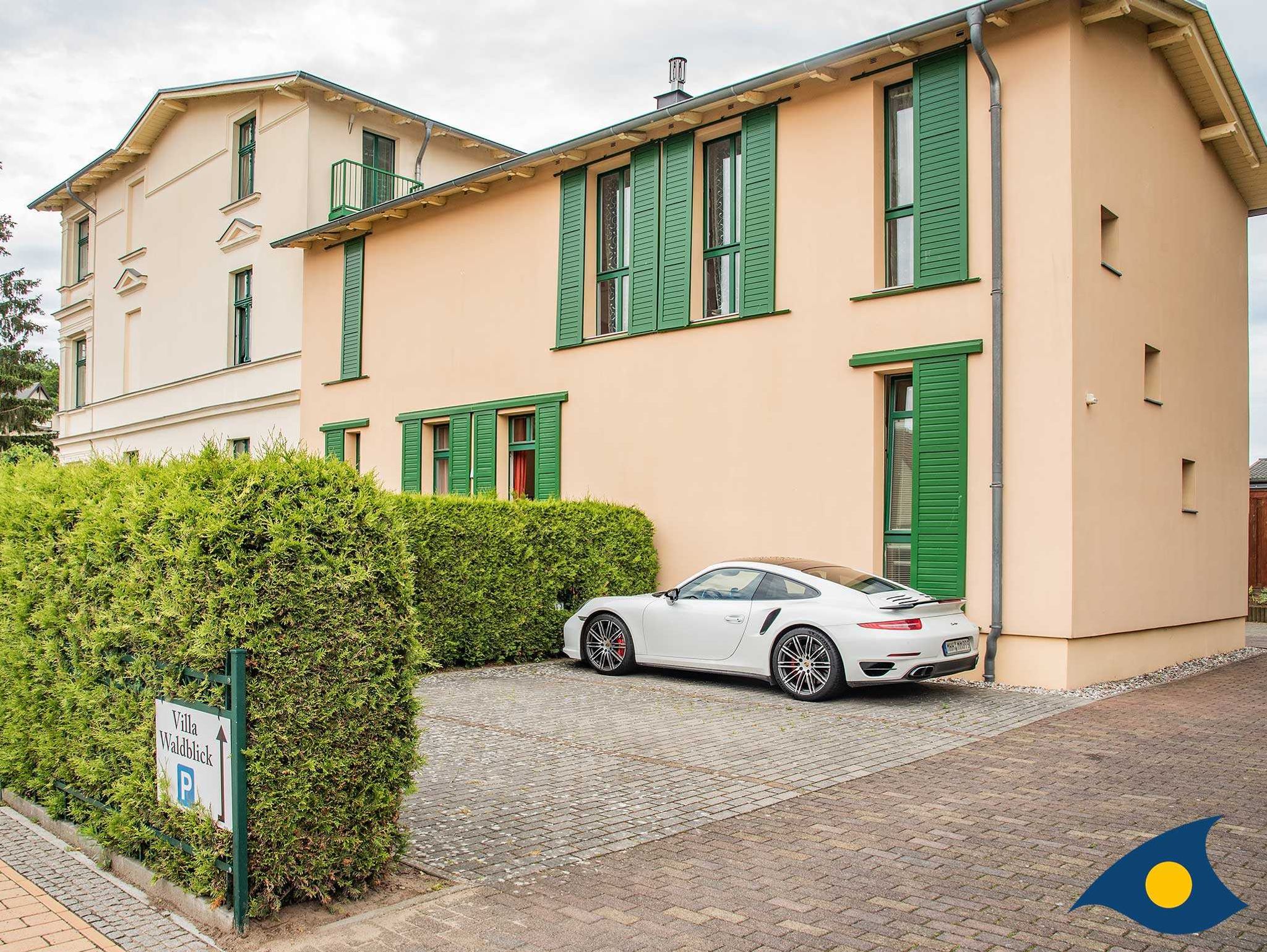 Loggia mit Sitzmöglichkeiten