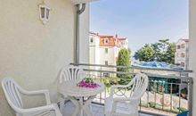 Balkon mit Sitzmöglichkeiten und Meerblick