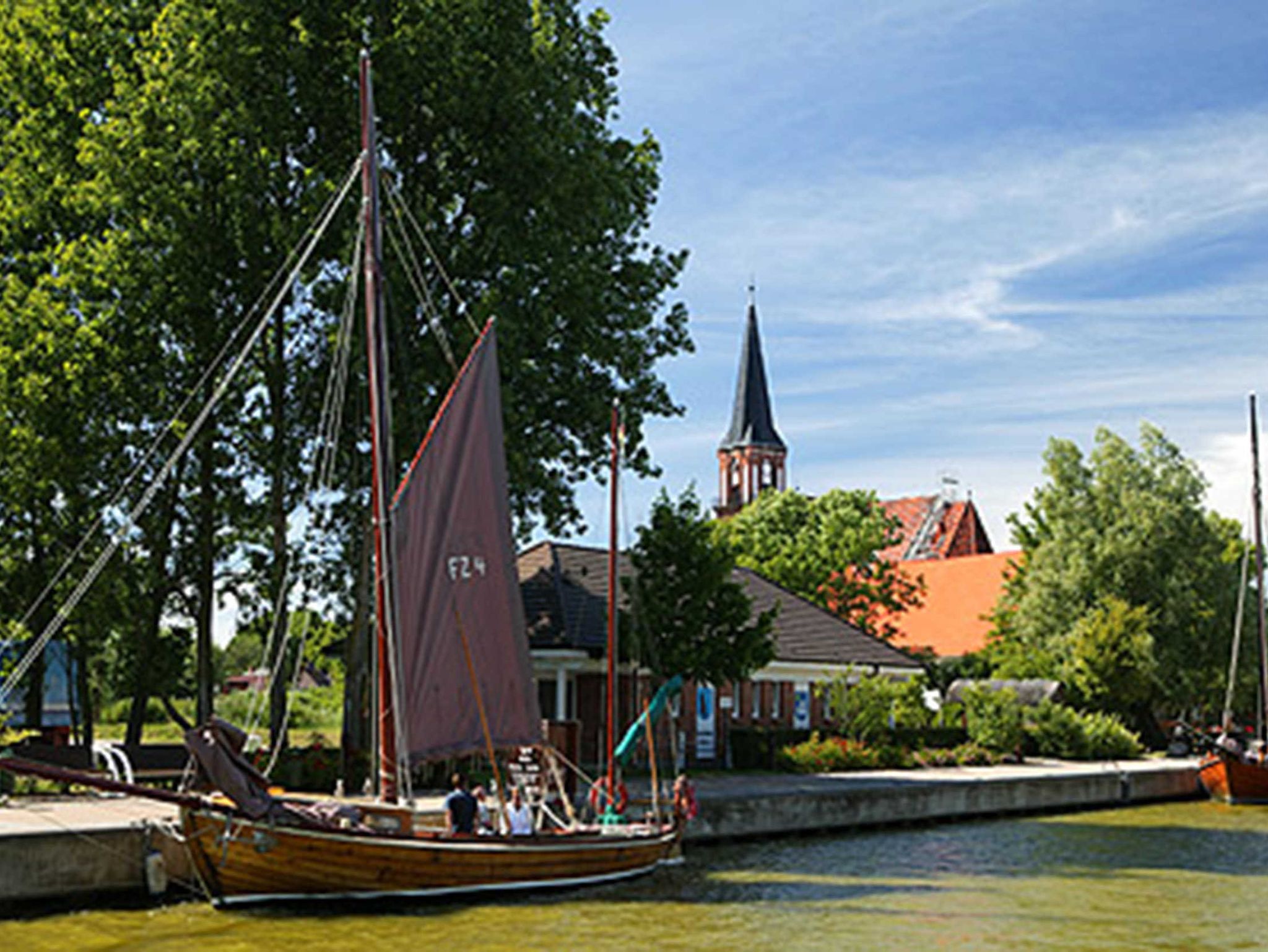 Blick von der Straße in den Innenhof