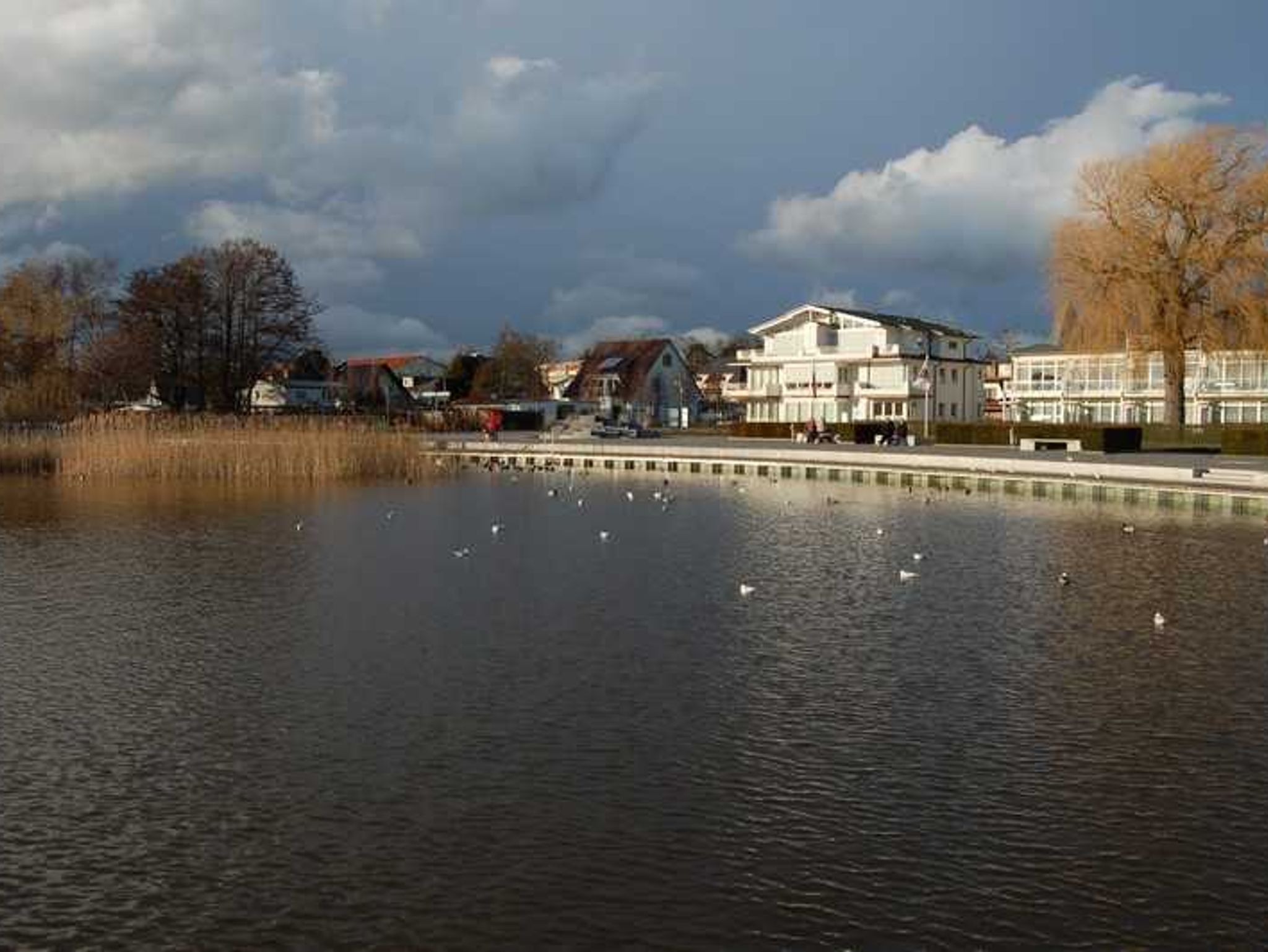 Spielplatz mit Tischtennisplatten