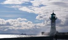 längste Mole der Küste mit Leuchtturm