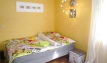 Zusätzliche Schlafmöglichkeit in einer Nische im Wohnzimmer 2m x1,4 m, hochwertig mit Matratze und Topper