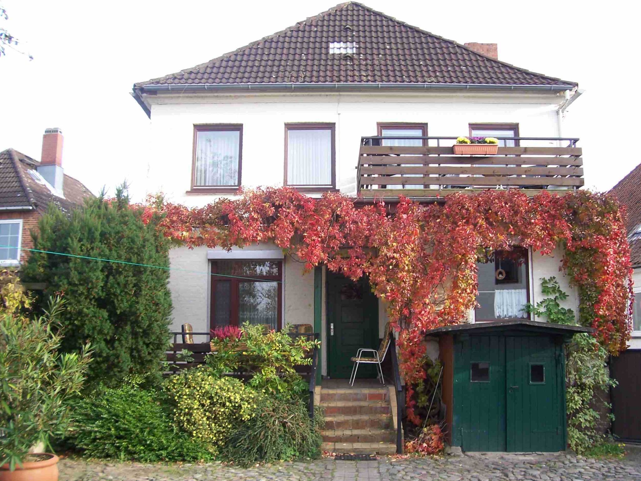 Die Außenansicht des Objektes von hinten - hier im Anbau bzw. auf der Rückseite befindet sich auch Ihre Wohnung