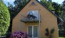 Terrasse mit Gartenmöbeln