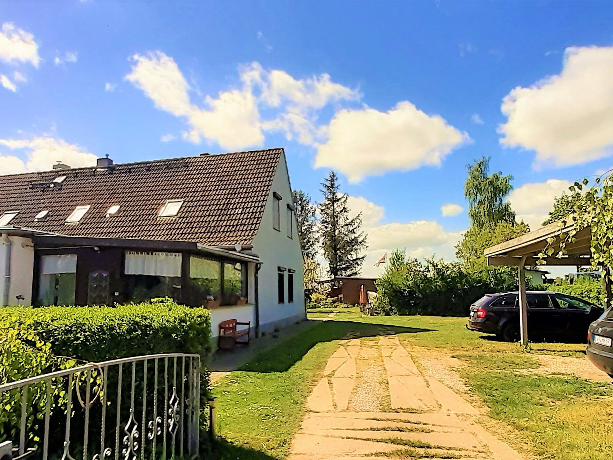 Schlafzimmer mit Ausgang zur Terrasse