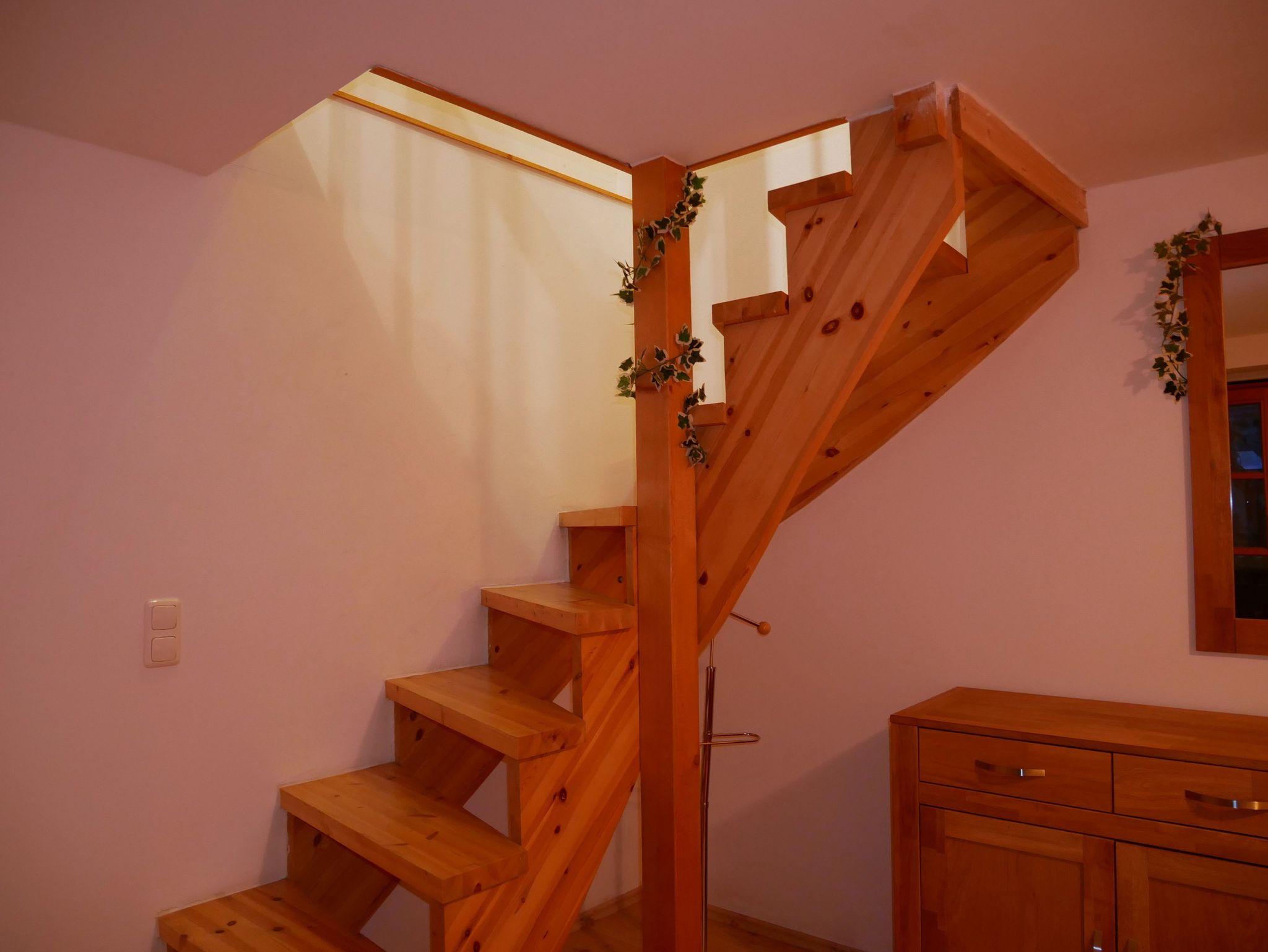 Treppe zum Wohnbereich im Schlafzimmer