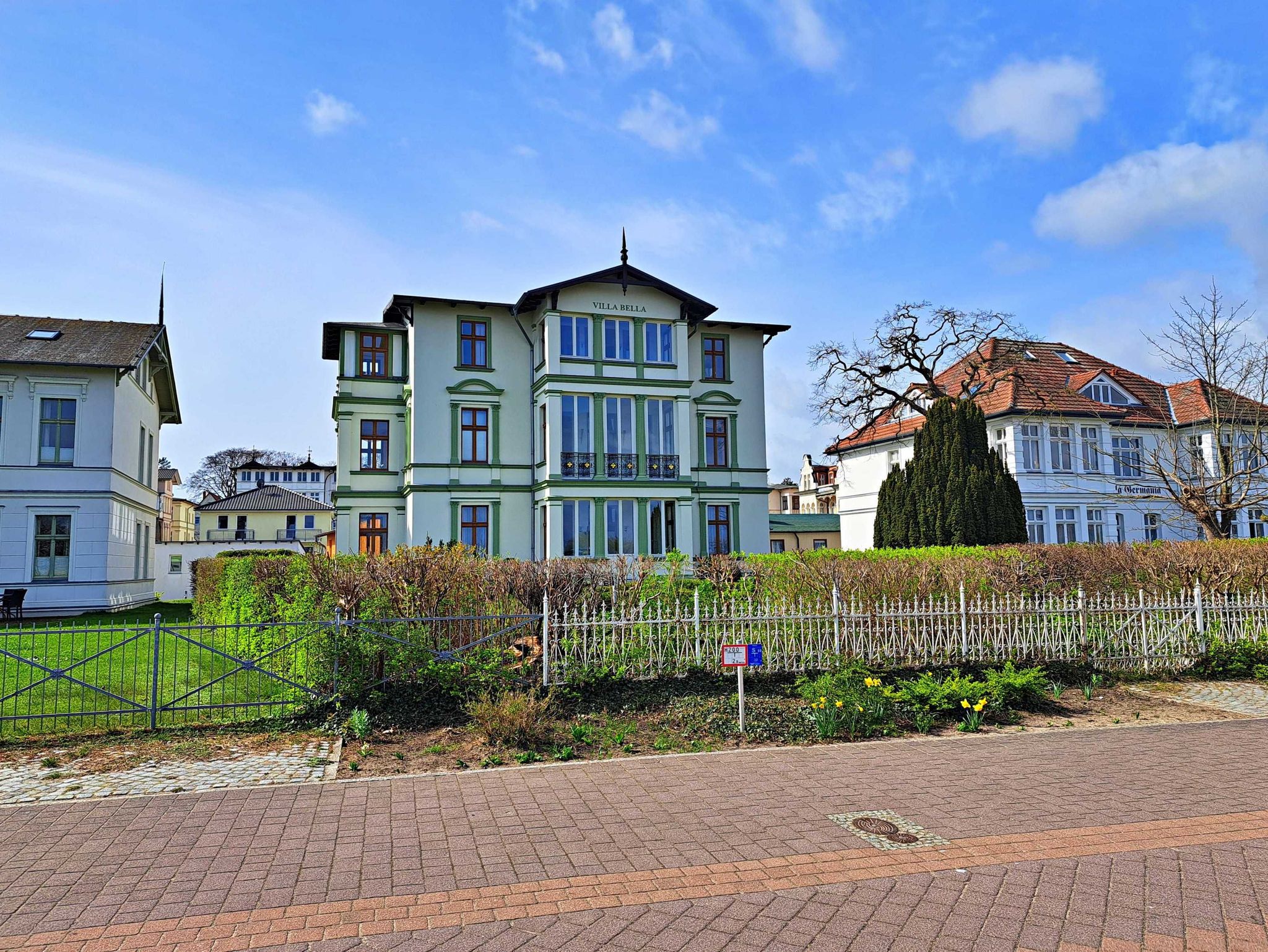 Garten Impression - wohnen Sie auf 1300 m² parkähnlichem Grundstück