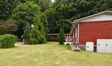 Außengelände - Blick zu Bungalow A, B und C