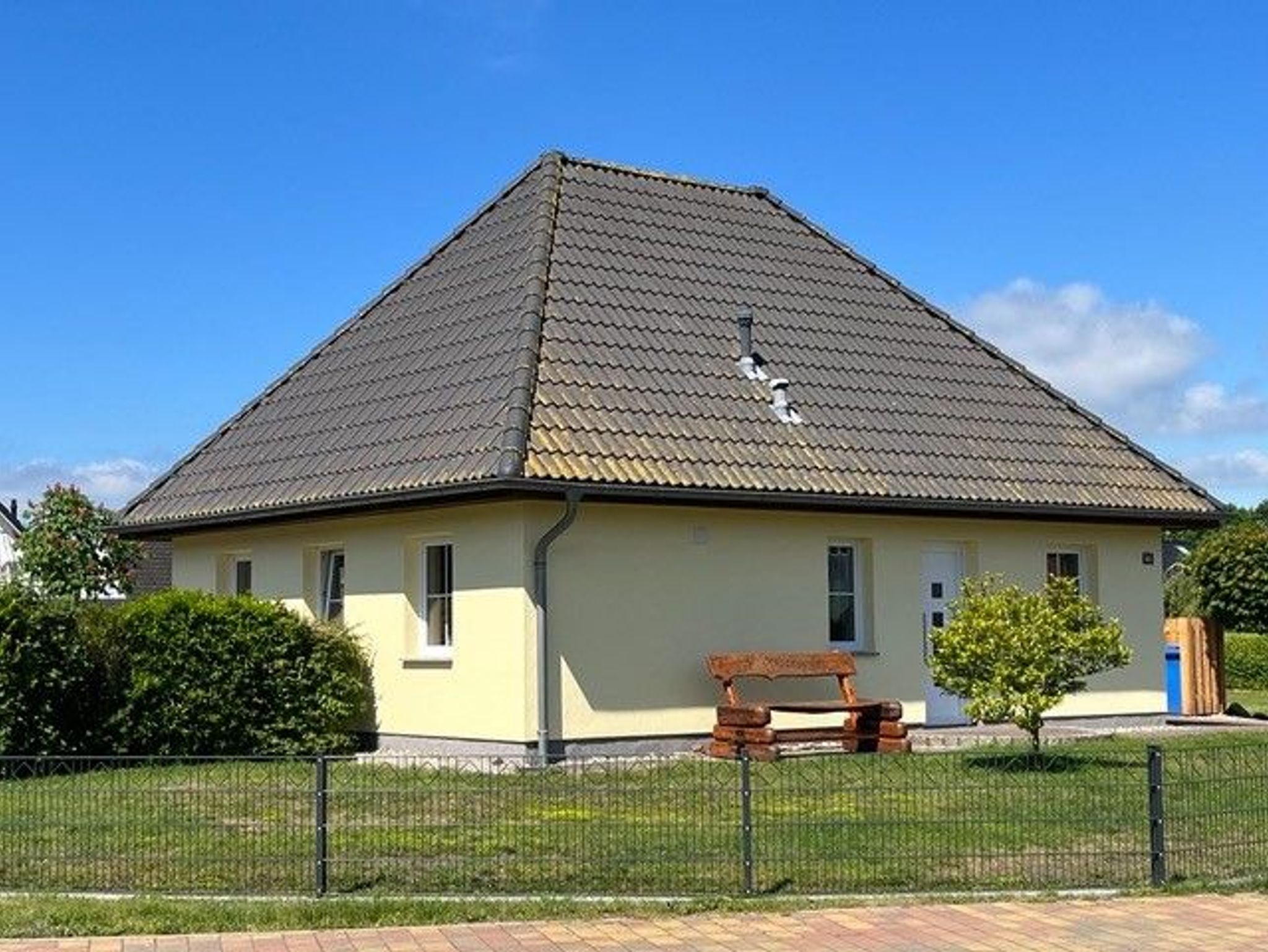 Kleiner Spielplatz am Haus