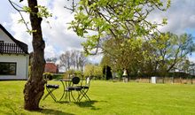 Ferienhaus und -wohnung unterm Reetdach in Woorke