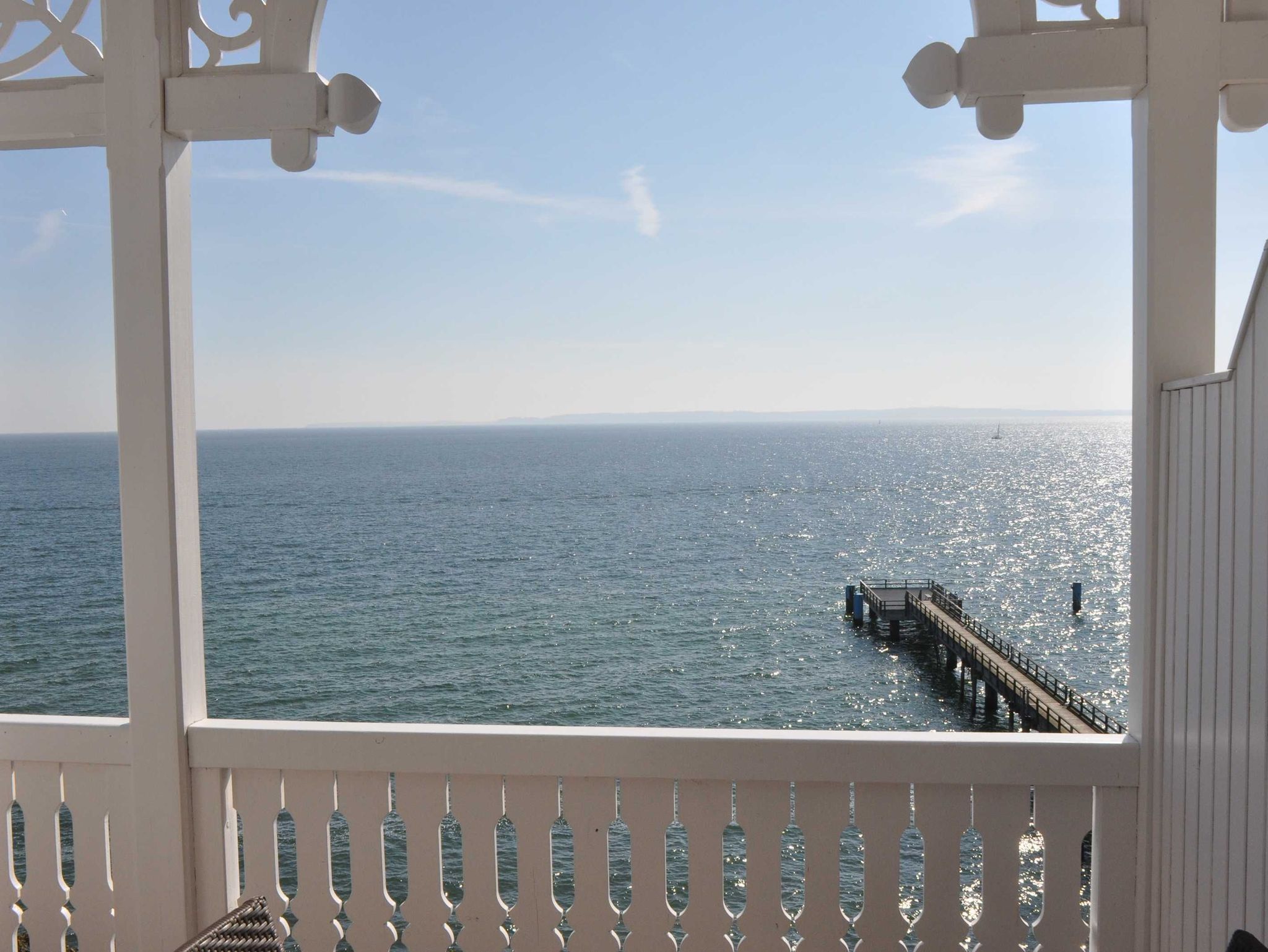 Vom Balkon direkter Blick auf das Meer. Dank Südausrichtung Sonne vom Morgen bis zum Abend.