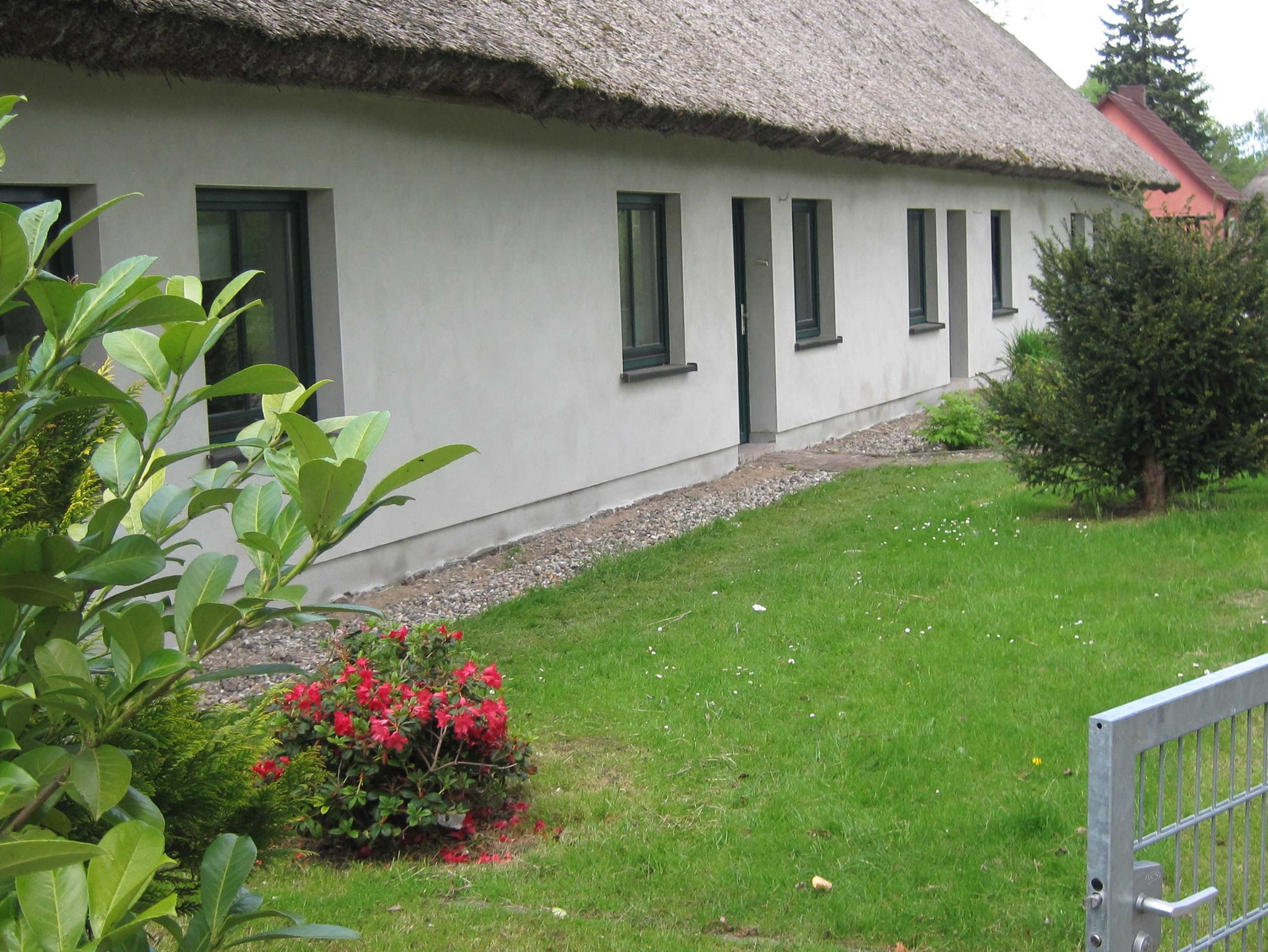 Terrasse mit Gartenmöbeln