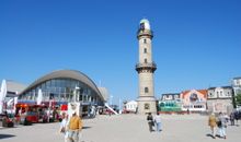 Teepot und Leuchtturm Warnemünde