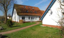 Landhaus mit Reetdach am Teich