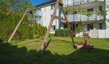 Kinderschaukel im Garten der Pension Maiglöckchen