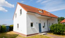 bestuhlte Terrasse mit Strandkorb