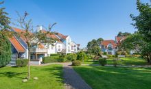 Schlafzimmer mit Balkon und Sonnenliege