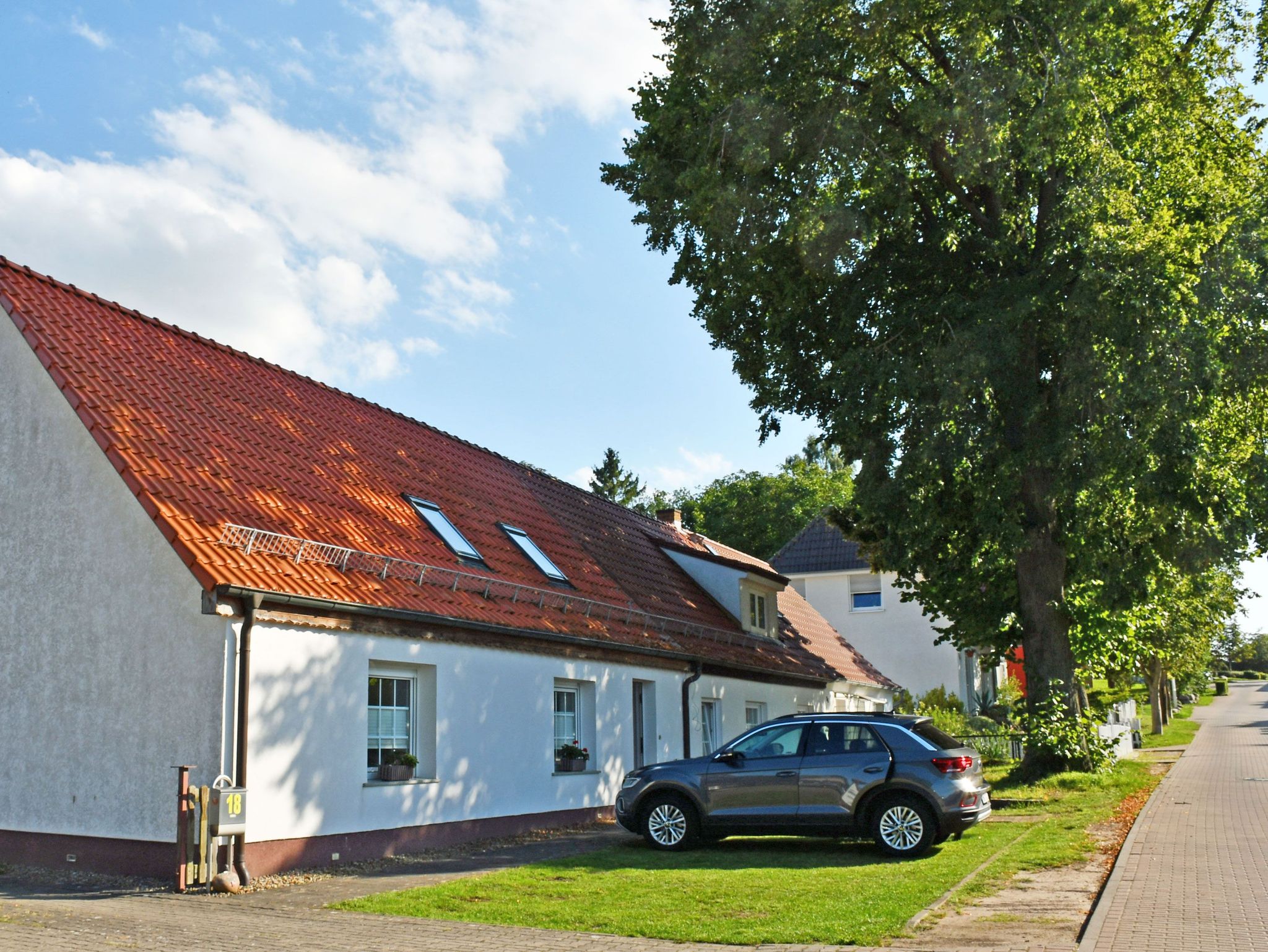 Seitenansicht Villa Stranddistel mit Veranda der FeWo