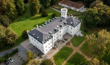 Die gemütliche  Sitzlandschaft mit der Treppen ins 3. Schlafzimmer