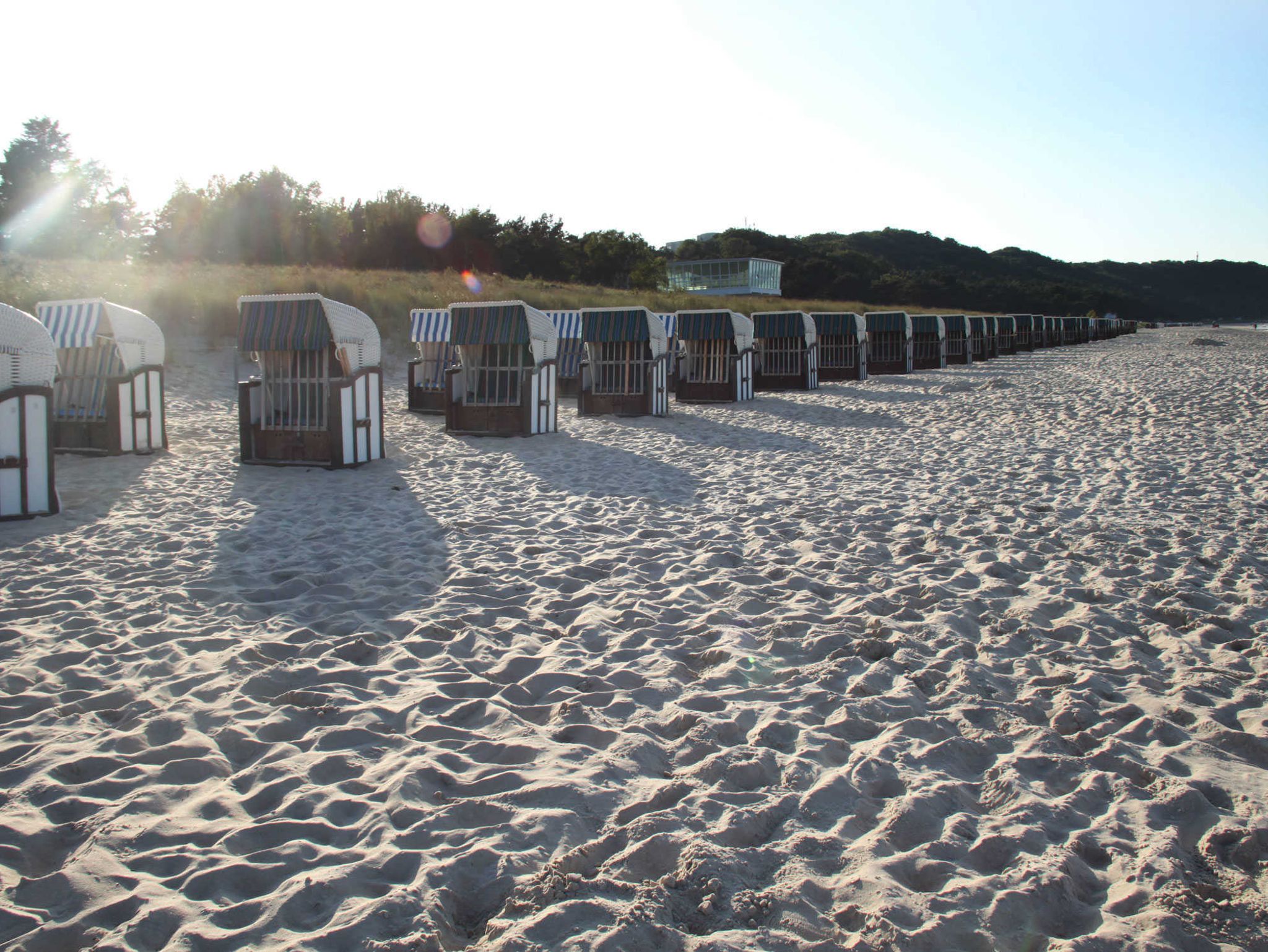 Badestrand und viele Strandkörbe