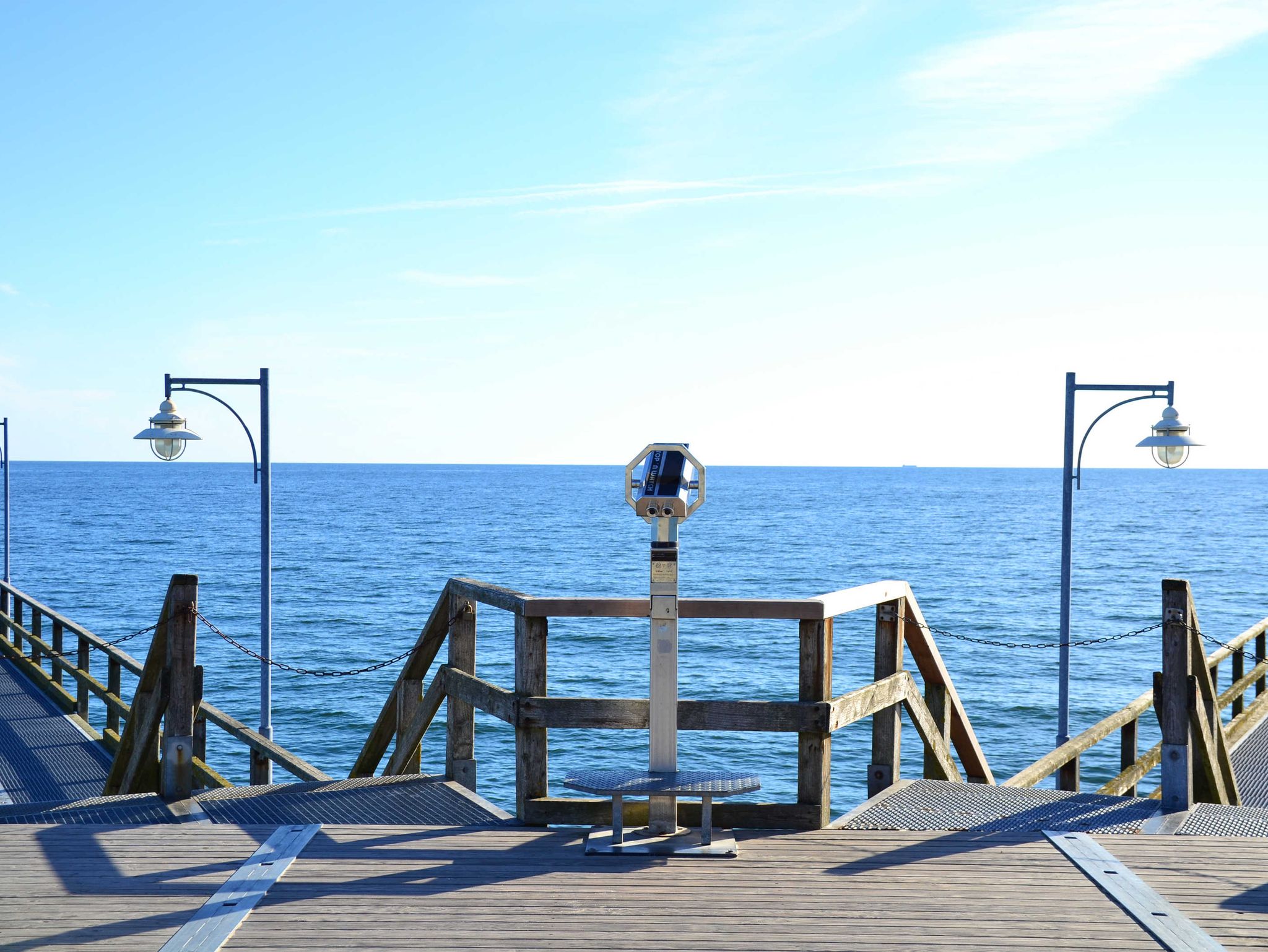 bestuhlter Balkon in ruhiger Lage